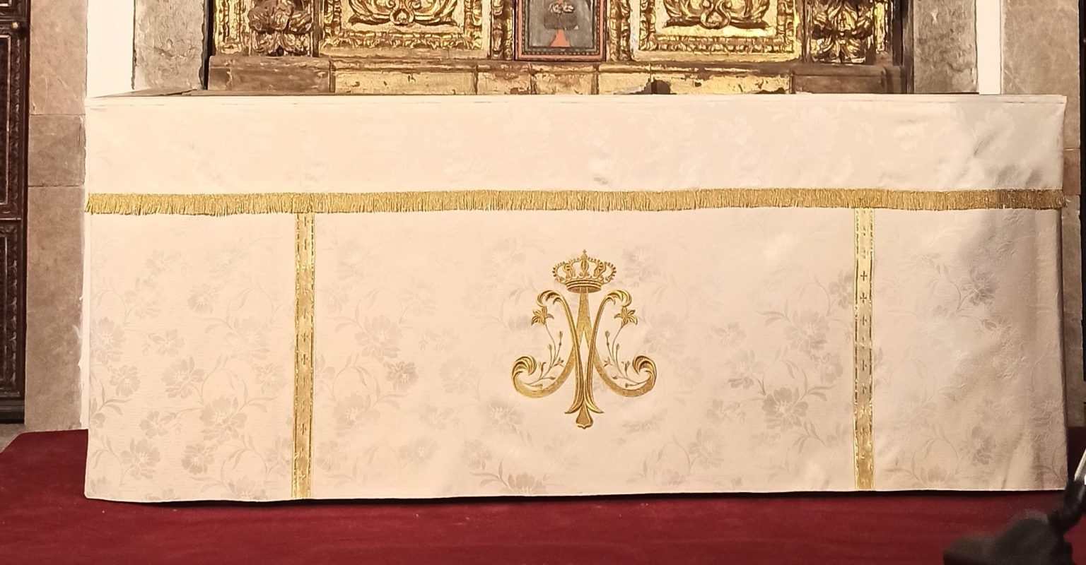 Manteles Para Altar De Iglesia Personalizados | Bordados Barber